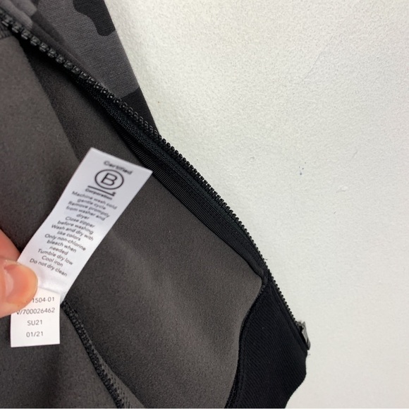 NWT Athleta Triumph Printed Gray Camo Athletic Zip Up Hoodie Sz XXS - Picture 10 of 12